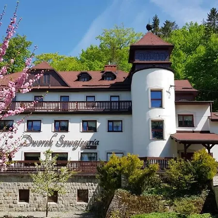 Bed & Breakfast Dworek Szwajcaria 3*